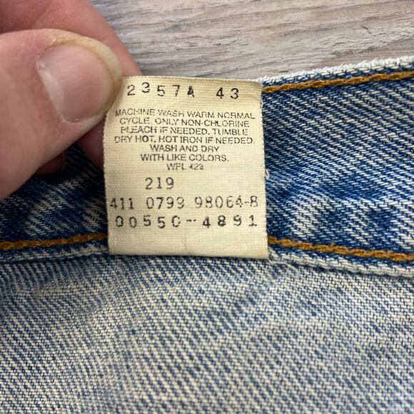 Vintage 90s Levis 550 Faded Blue Red Tab Mens 37x30 Relaxed Fit Denim Jeans - Picture 6 of 13